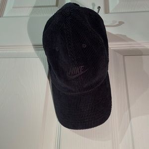 Nike corduroy cap (adjustable)